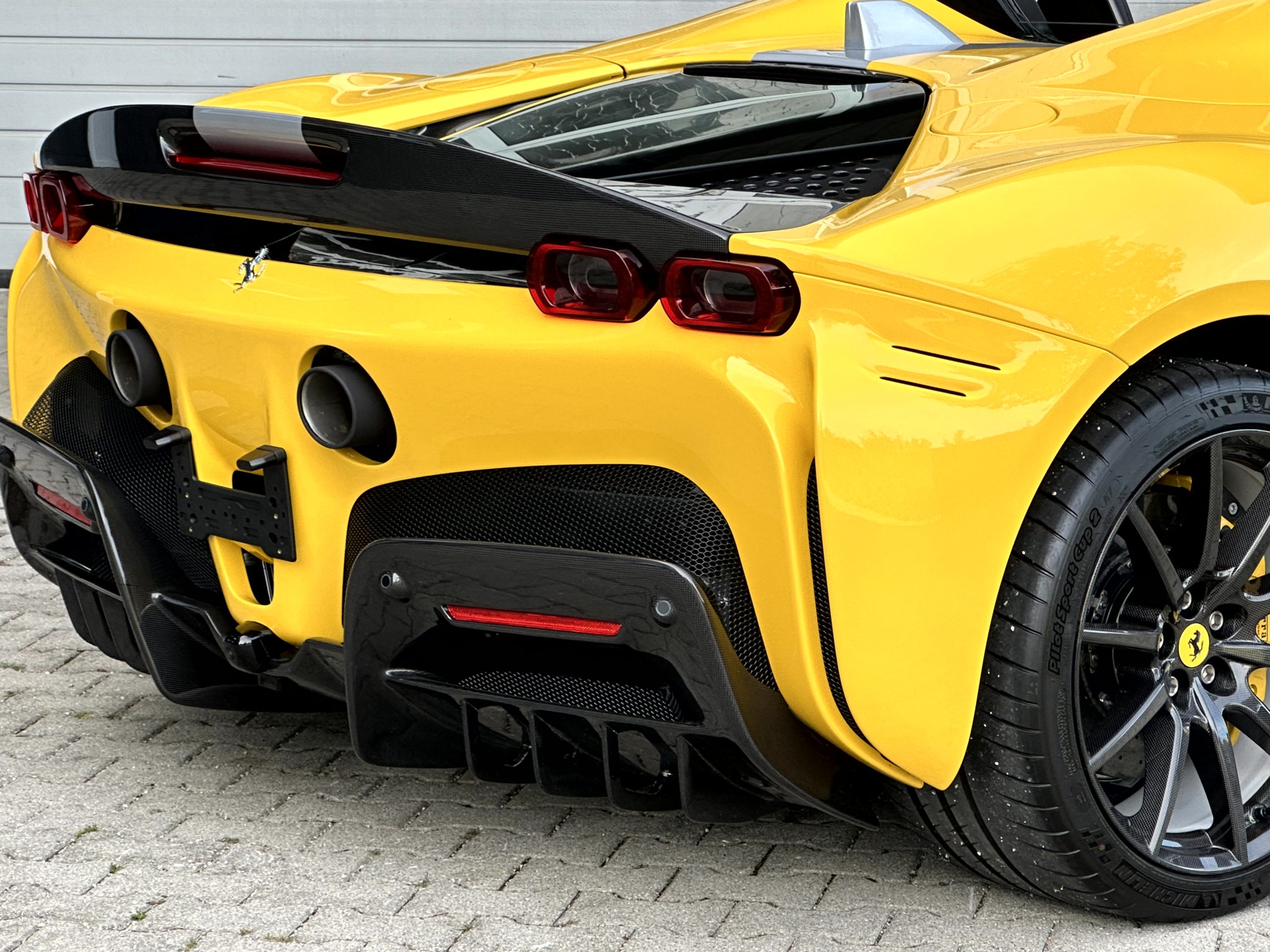 Ferrari SF90 Spider Assetto Fiorano Carbon