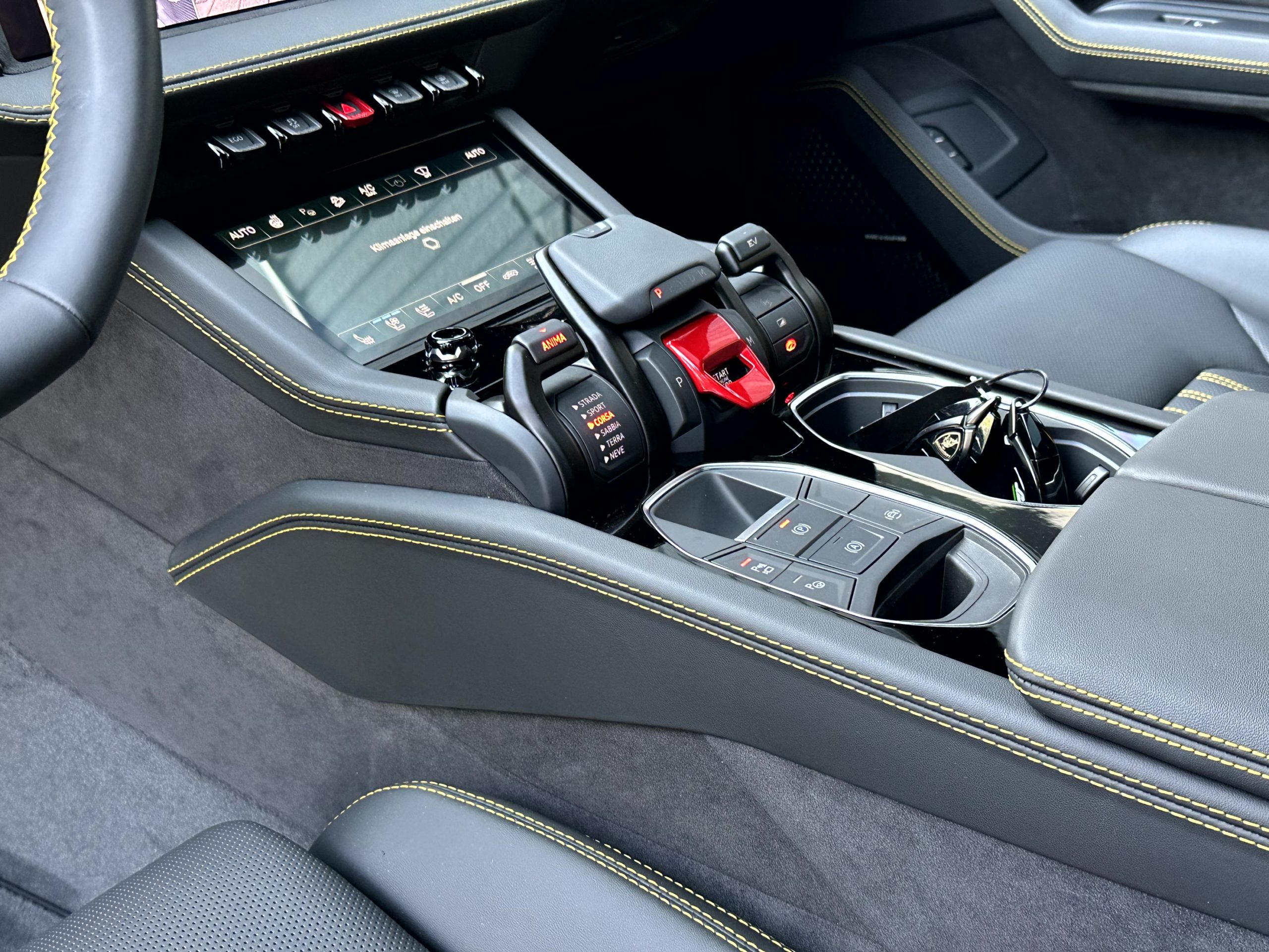 Lamborghini URUS 4.0 SE MY2026 B&O PANO MASSAGE DARK FULL