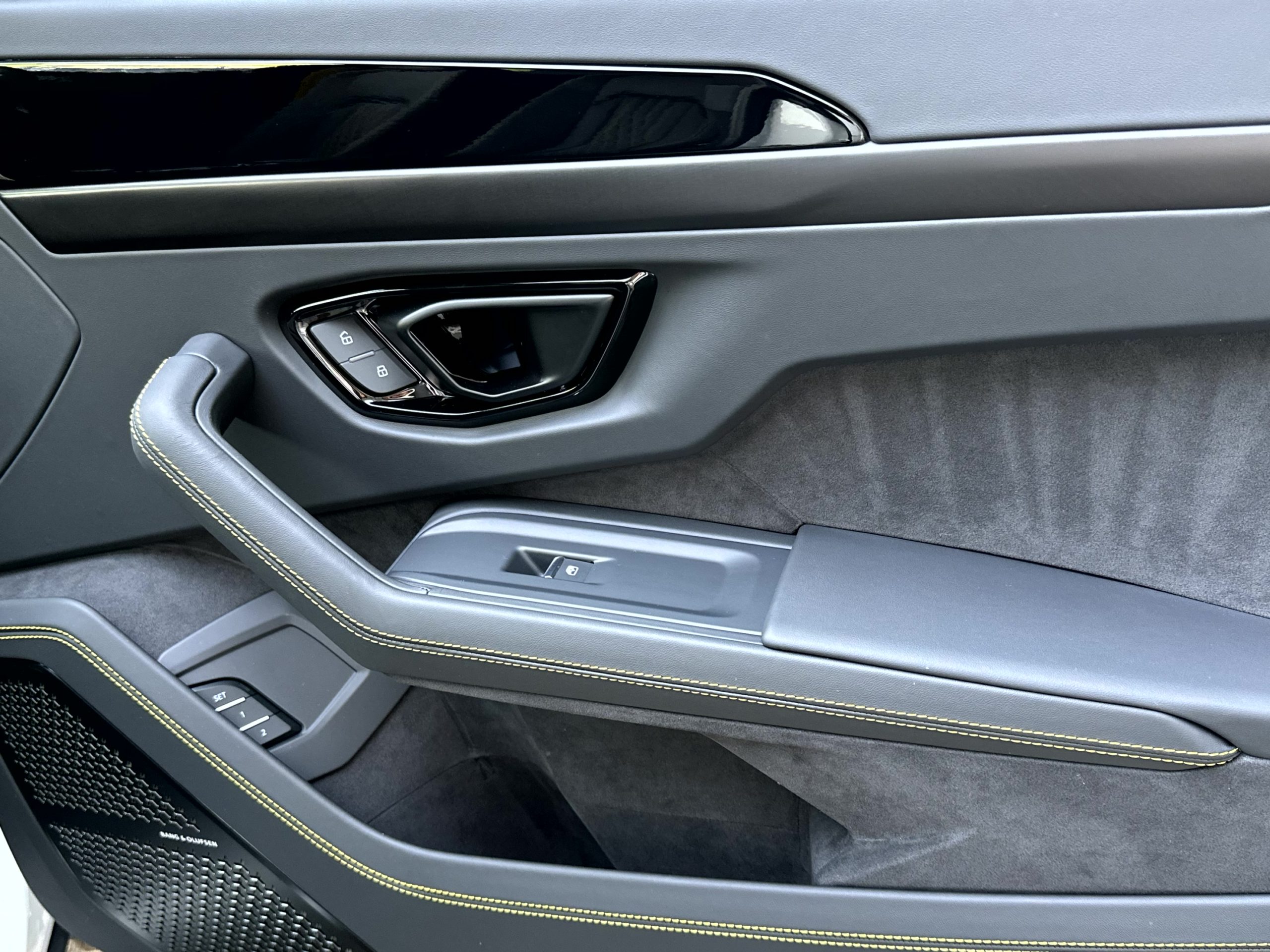 Lamborghini URUS 4.0 SE MY2026 B&O PANO MASSAGE DARK FULL