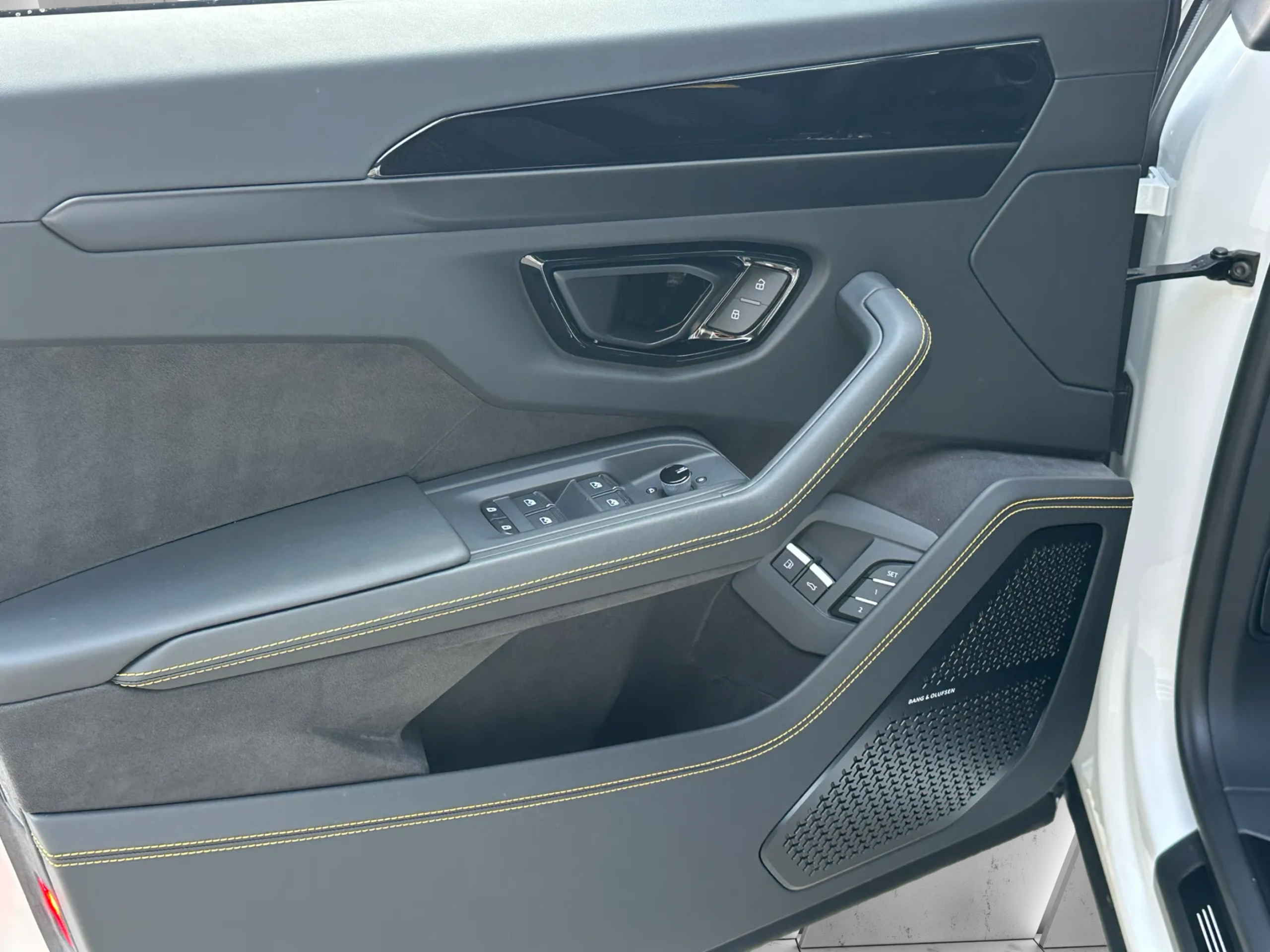 Lamborghini URUS 4.0 SE MY2026 B&O PANO MASSAGE DARK FULL