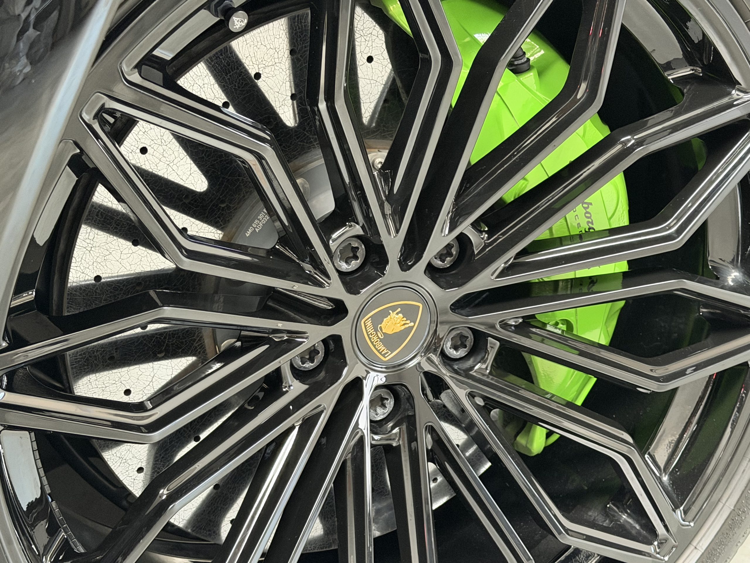 Lamborghini Urus SE 2025