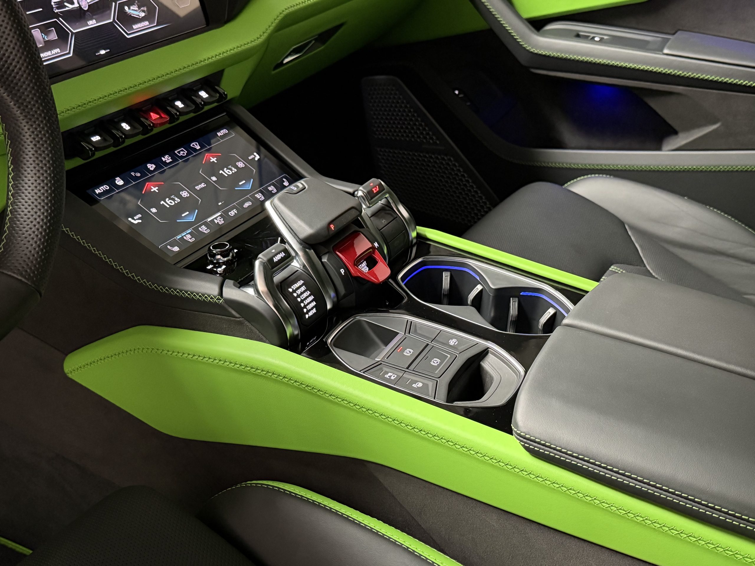 Lamborghini Urus SE 2025