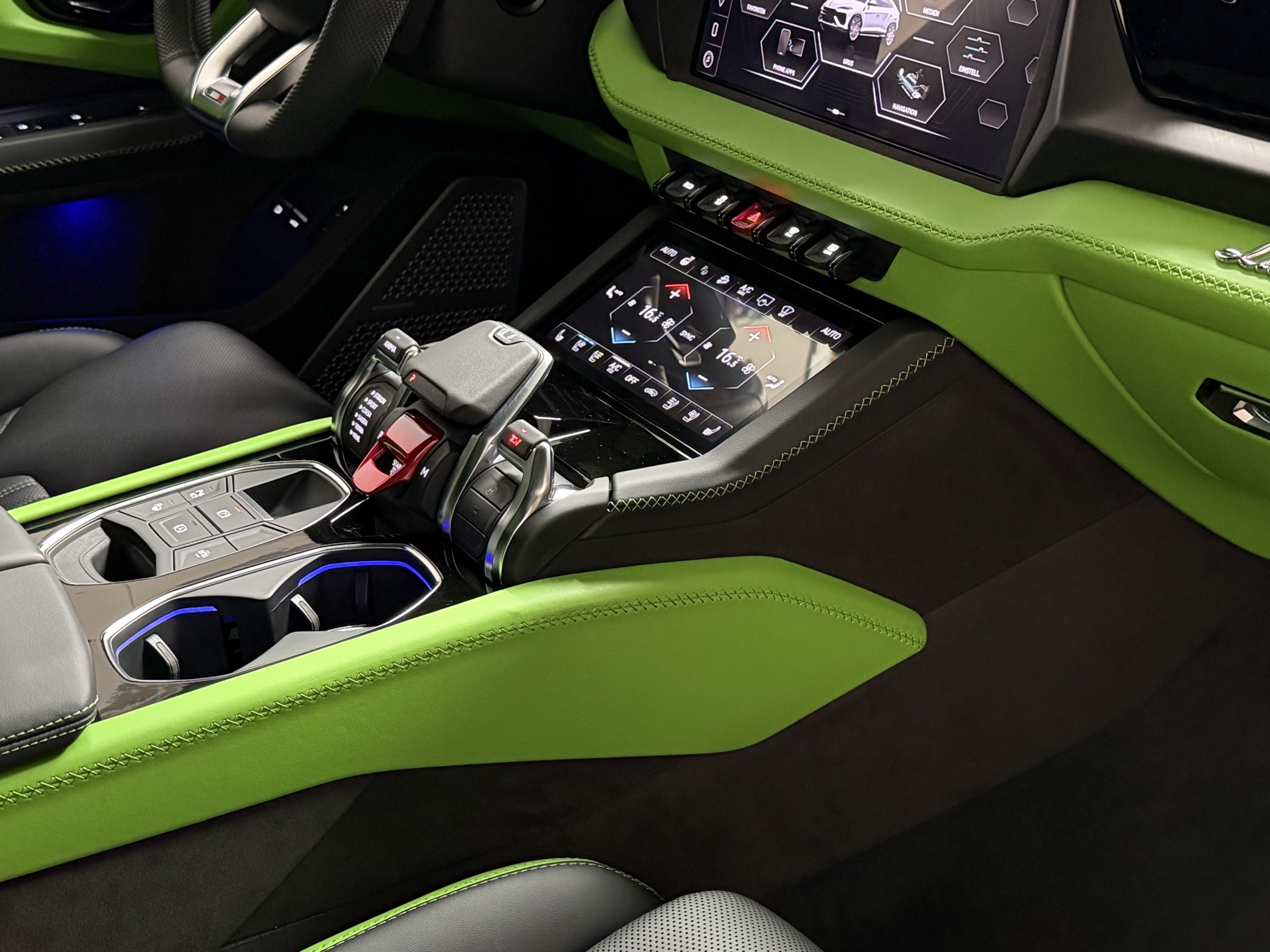 Lamborghini Urus SE 2025